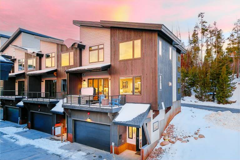 Downtown WP Chalet 366 I Private Hot Tub I Great Views I Arcade I Discounted Attractions in Winter Park, CO