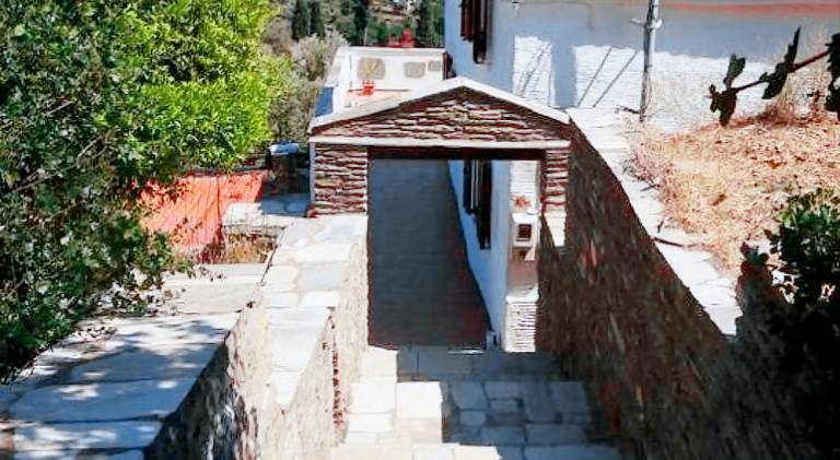 Lovely apartment with terrace & garden | Dogs allowed in Andros