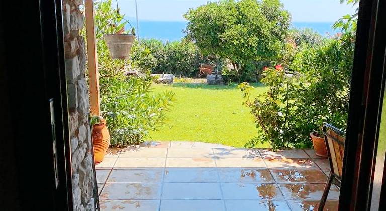 Vacation home with barbeque, terrace & yard — photo 5