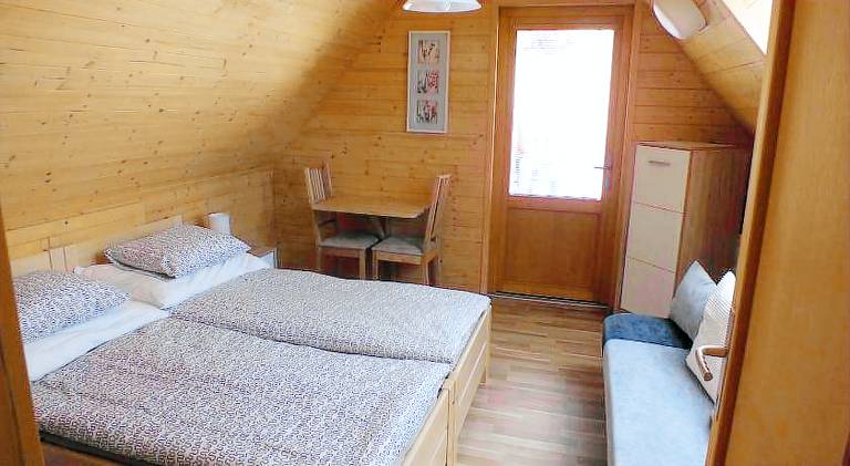 Lovely serviced apartment with patio, barbecue & pool | Dogs allowed — photo 2
