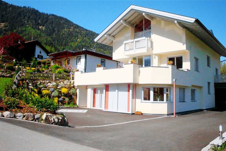 Rental apartment with patio in Oetz