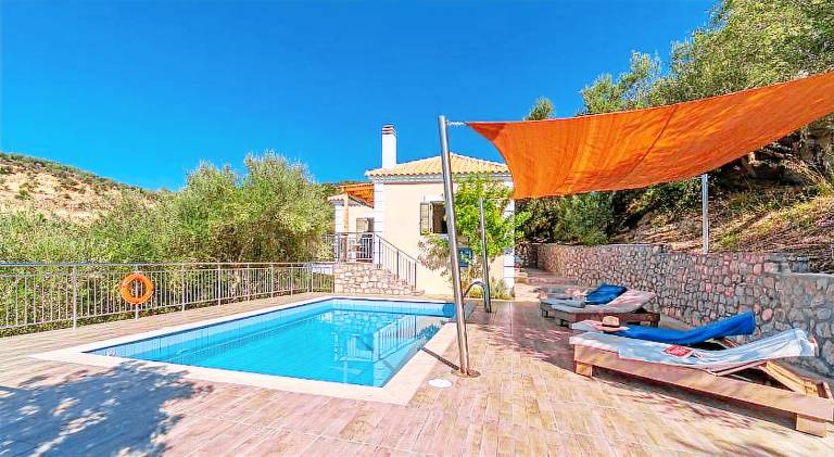 House with private pool, terrace & yard — photo 4