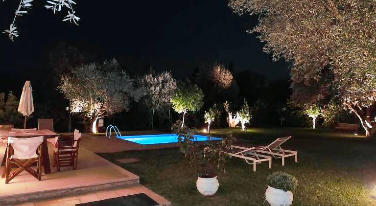 Villa with private pool, yard & jacuzzi — photo 3