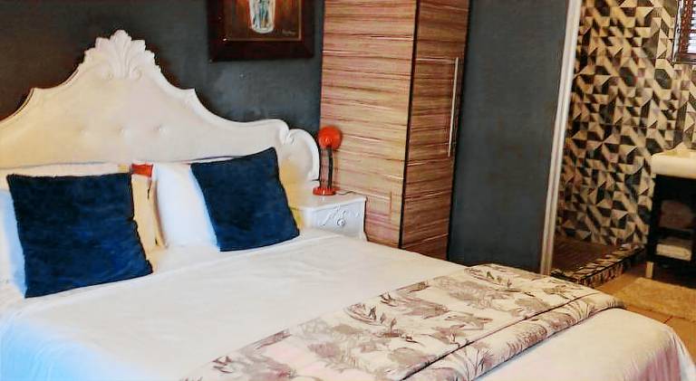 Holiday apartment with terrace, garden & barbecue in Pretoria