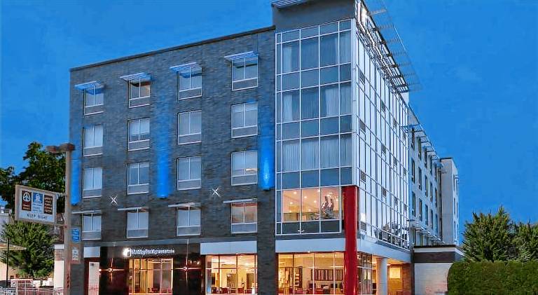 Holiday Inn Express & Suites Jersey City Holland Tunnel by IHG