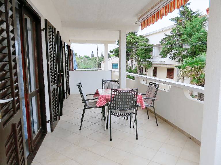 Holiday apartment with barbecue | Garden view — photo 2
