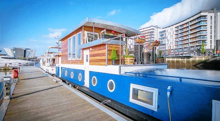 Lovely boat with terrace | Next to Titanic Quarter | Pets are welcome in Belfast