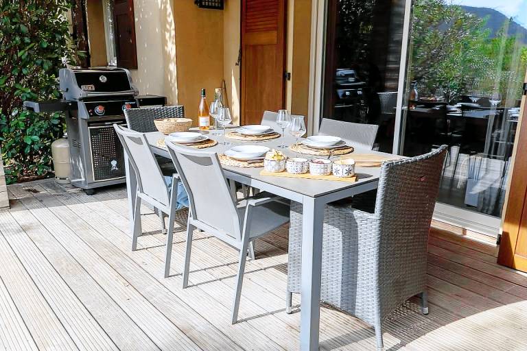 Family-oriented pleasant condo with pool, barbeque & patio | Pet-friendly — photo 2