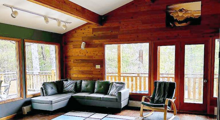 Vacation home with jacuzzi — photo 3