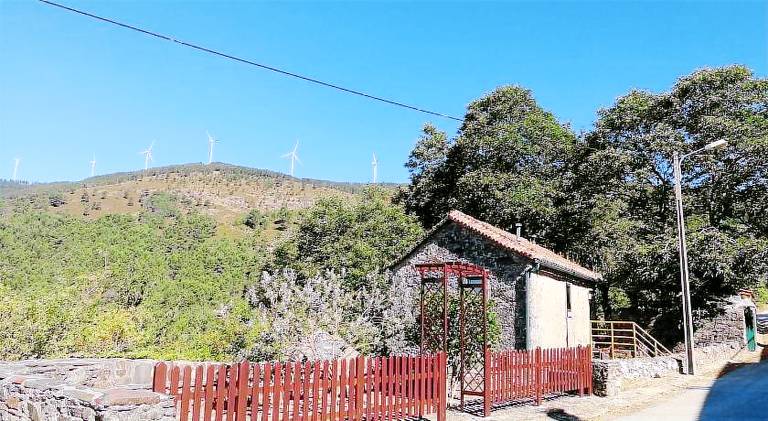 Vacation home with yard, patio & grill in Leiria