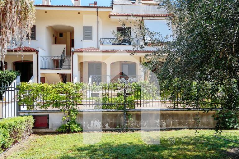 Holiday apartment with pool & patio | Sea view — photo 2