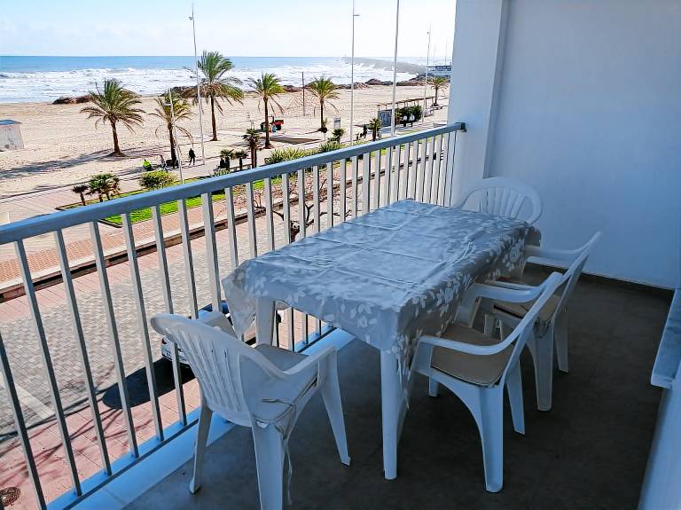 Rental apartment with terrace, yard & pool | Beach view — photo 3