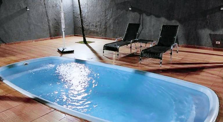 Vacation home with pool — photo 4