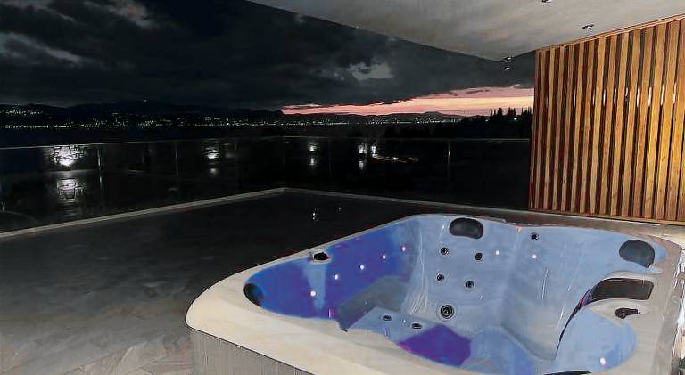 Villa with hot tub & pool — photo 5