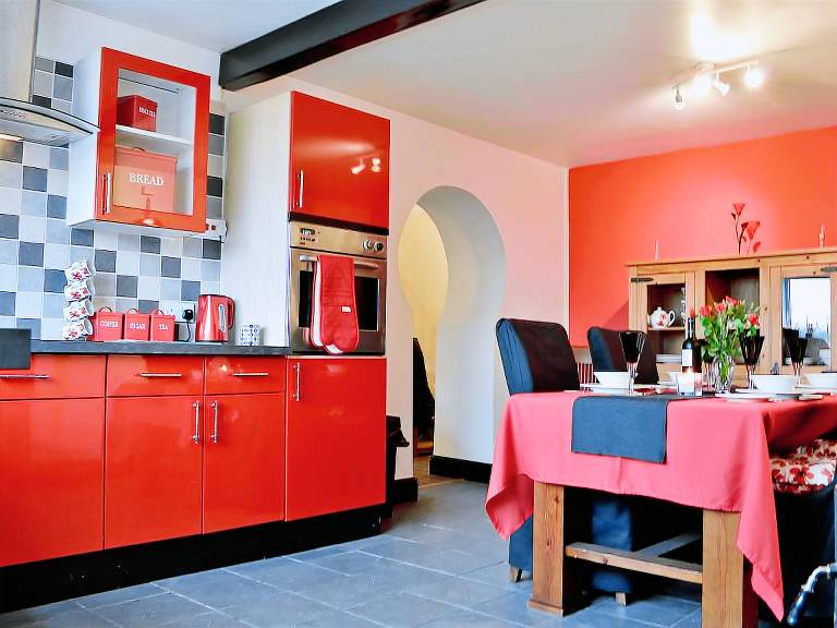 Family-friendly beautiful cottage with yard & barbeque | Pets allowed — photo 5