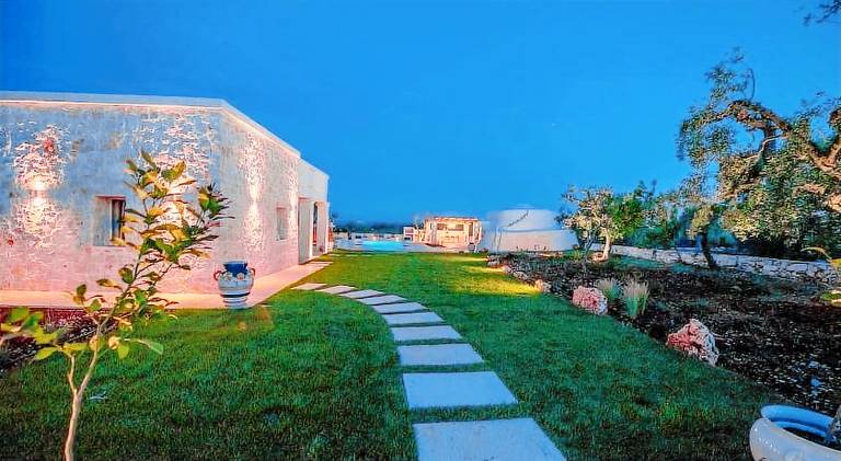 Villa with pool — photo 5
