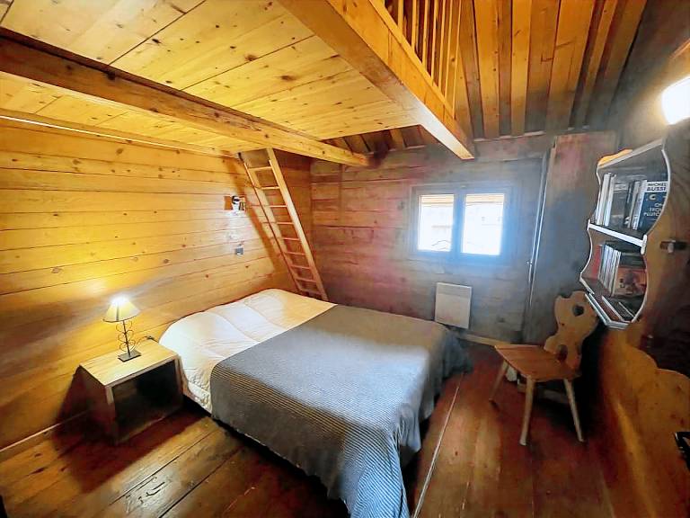 Chalet with garden — photo 4