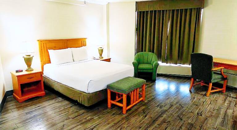 Continental Inn & Suites — photo 2