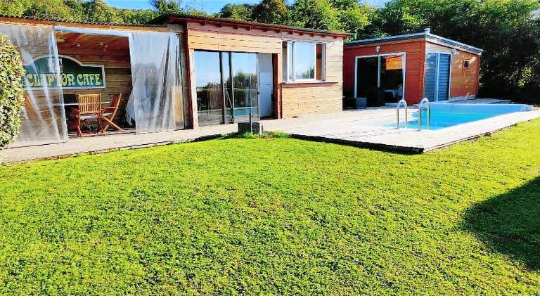 Apartment with pool | Pets allowed in Mayenne