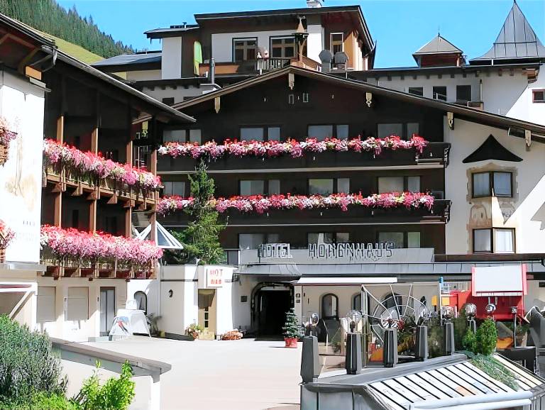 Alpenbad Hotel Hohenhaus in Tux