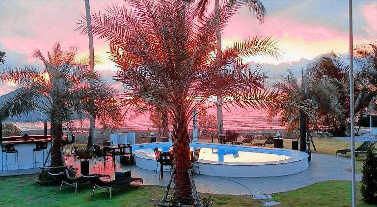 Beachfront Pool Villa and Apartment (Room3) — photo 2