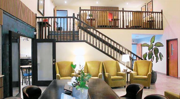 Alliance Hotel & Suites, a Howard Johnson by Wyndham — photo 3