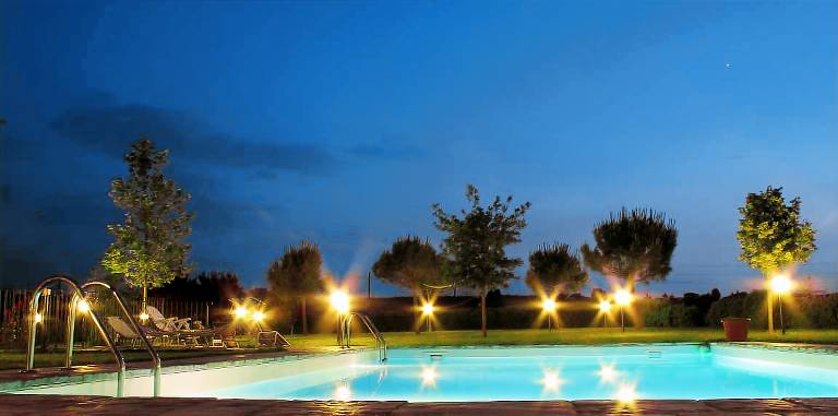 Vacation home with yard, grill & private pool — photo 3