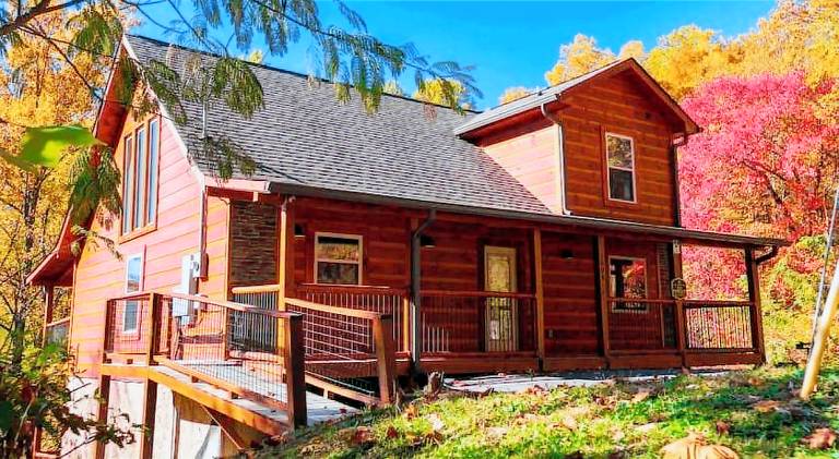 Chalet with pool & hot tub in Gatlinburg, TN