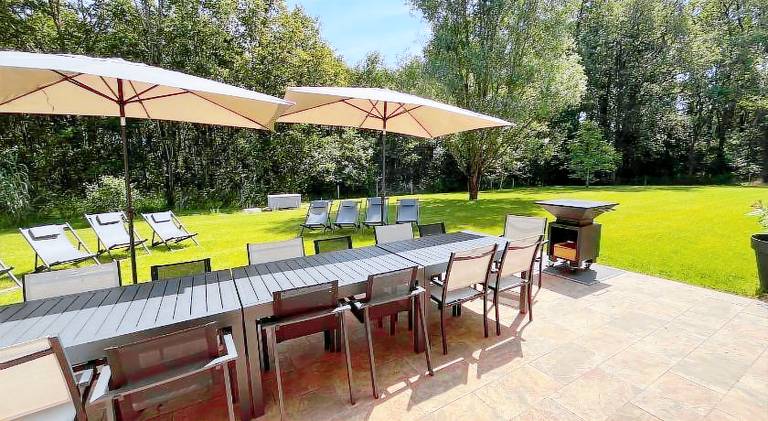 Vacation home with BBQ, pool & garden — photo 3