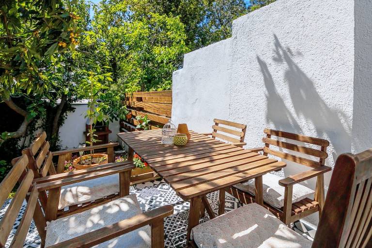 Apartment with patio | Garden view — photo 4