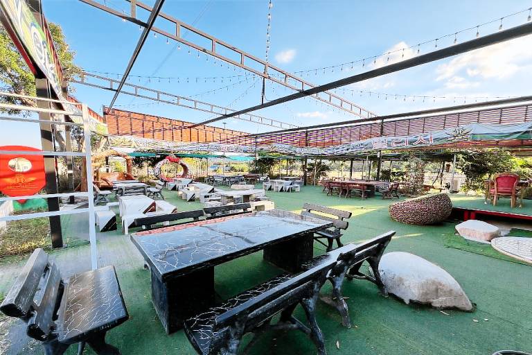 Bungalow with barbecue & pool — photo 3