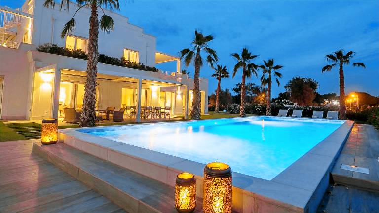 Villa with terrace, private pool & yard | Beach view — photo 2