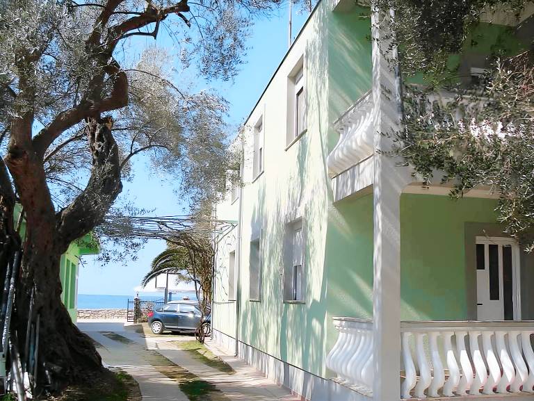 Children-friendly rental apartment with terrace, BBQ & garden | Next to the beach | Pets are welcome in Ulcinj