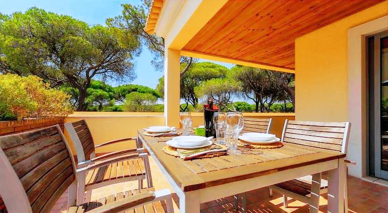 Villa with garden, terrace & pool | Pets allowed — photo 4