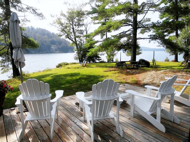 Beautiful Lake Tiny House with Amazing Views and Private Dock in Muskoka, Canada — photo 5