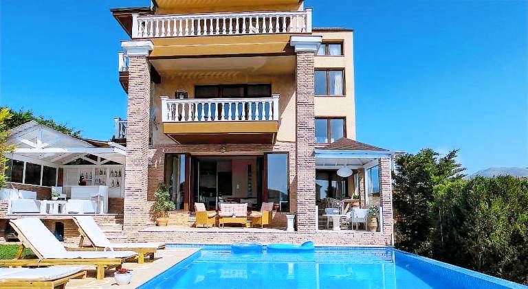 Villa Deluxe Sight