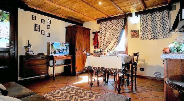 Serviced apartment with terrace, garden & barbeque — photo 4