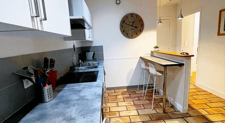 Apartment | Close to Sainte Jeanne d'Arc Church — photo 3
