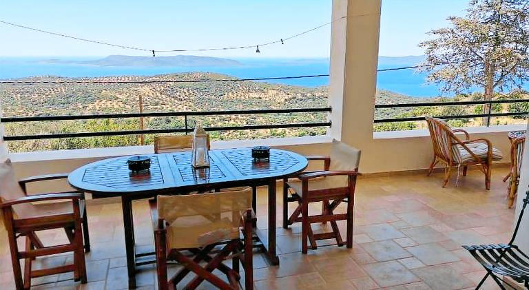 Vacation home with terrace | Pets are welcome in Pylos-Nestoras