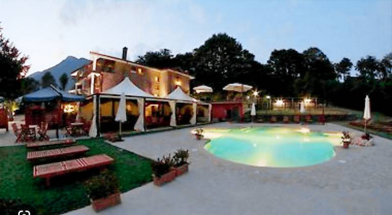 Vacation home with pool, yard & patio in Avellino