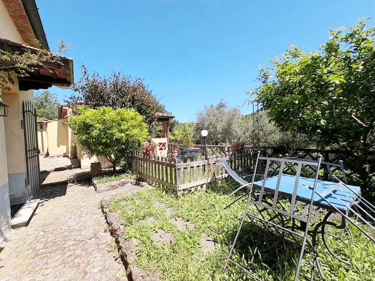 Beautiful holiday apartment with barbeque & garden | Pet-friendly — photo 5
