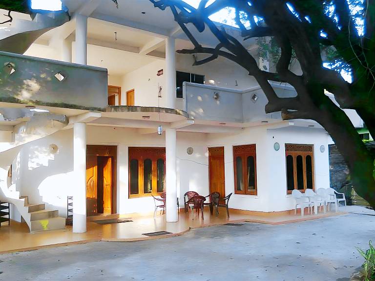 House with yard & terrace in Dambulla