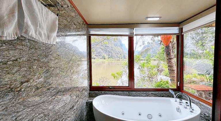 Lovely chalet with yard & pool | Pet-friendly — photo 3