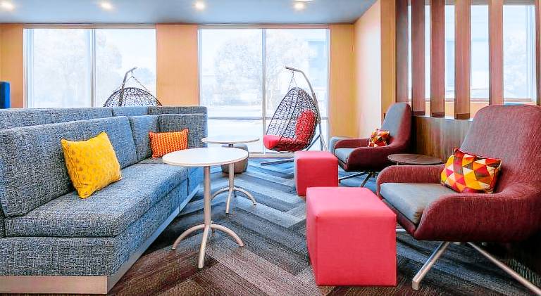 Tru by Hilton Commerce — photo 3