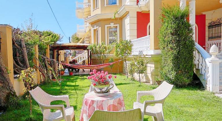 Fully equipped villa with barbeque, garden & patio | Perfect for remote work | Pet-friendly in Katerini