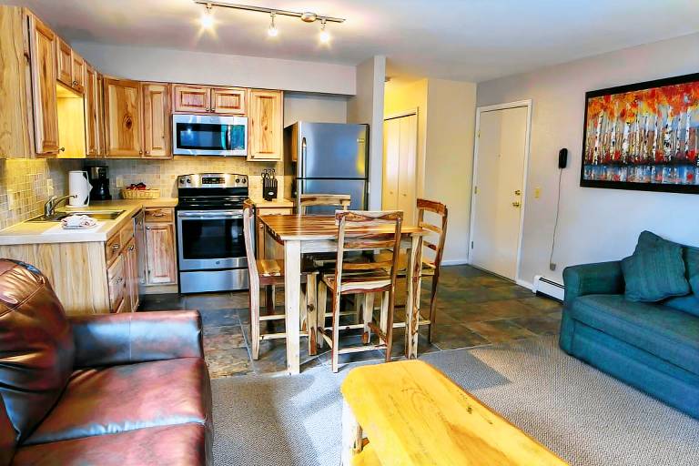 Child-friendly nice condo with patio & private pool | Pets are welcome — photo 5