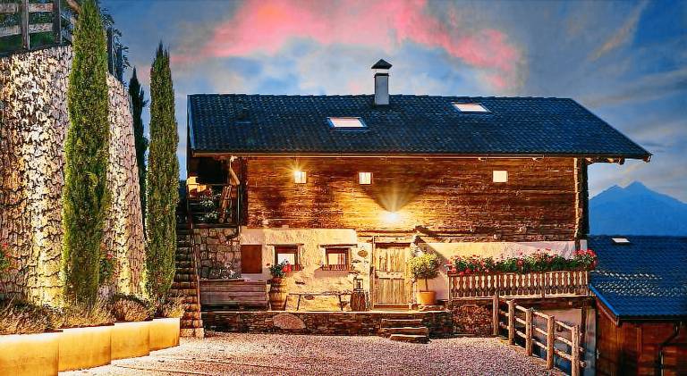 Nice farm with terrace, hot tub & yard | Dogs allowed in Schenna