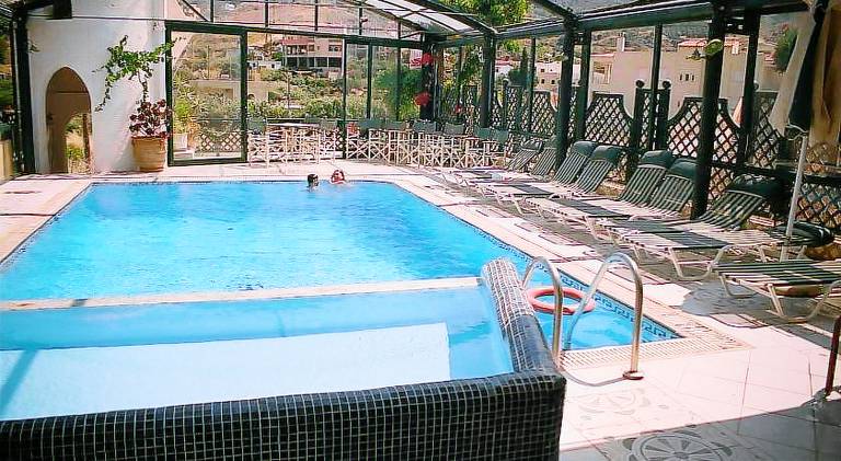 Serviced apartment with pool, hot tub & patio | Close to the beach | Pets allowed — photo 3