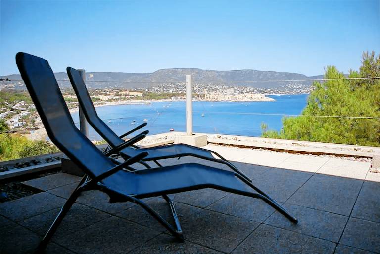 Fully equipped rental apartment with terrace | Sea view | Beach nearby | Pets allowed — photo 3