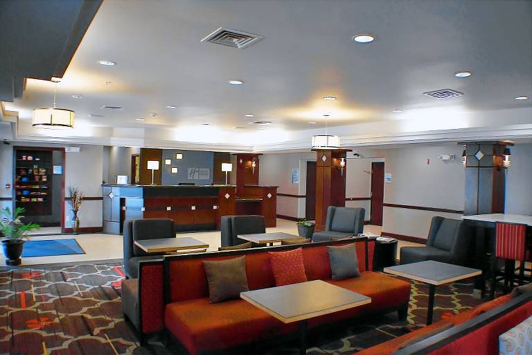 Country Inn & Suites by Radisson, Garden City, KS — photo 3